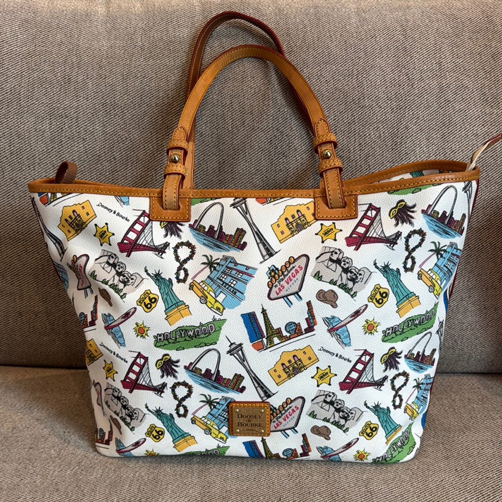 Rare Dooney & Bourke USA Landmarks Leather Large Tote